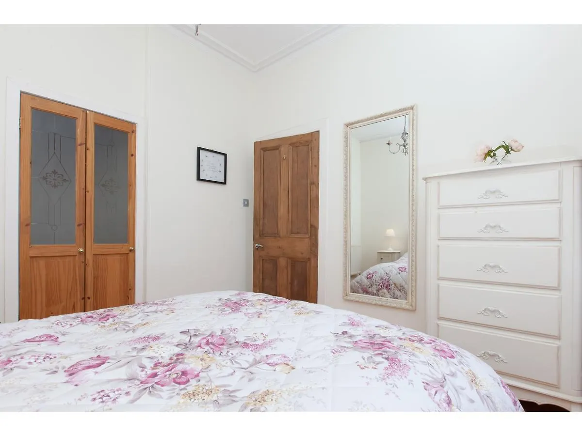 Homely Tenement For 2 Near Botanic Gardens Edinburgh