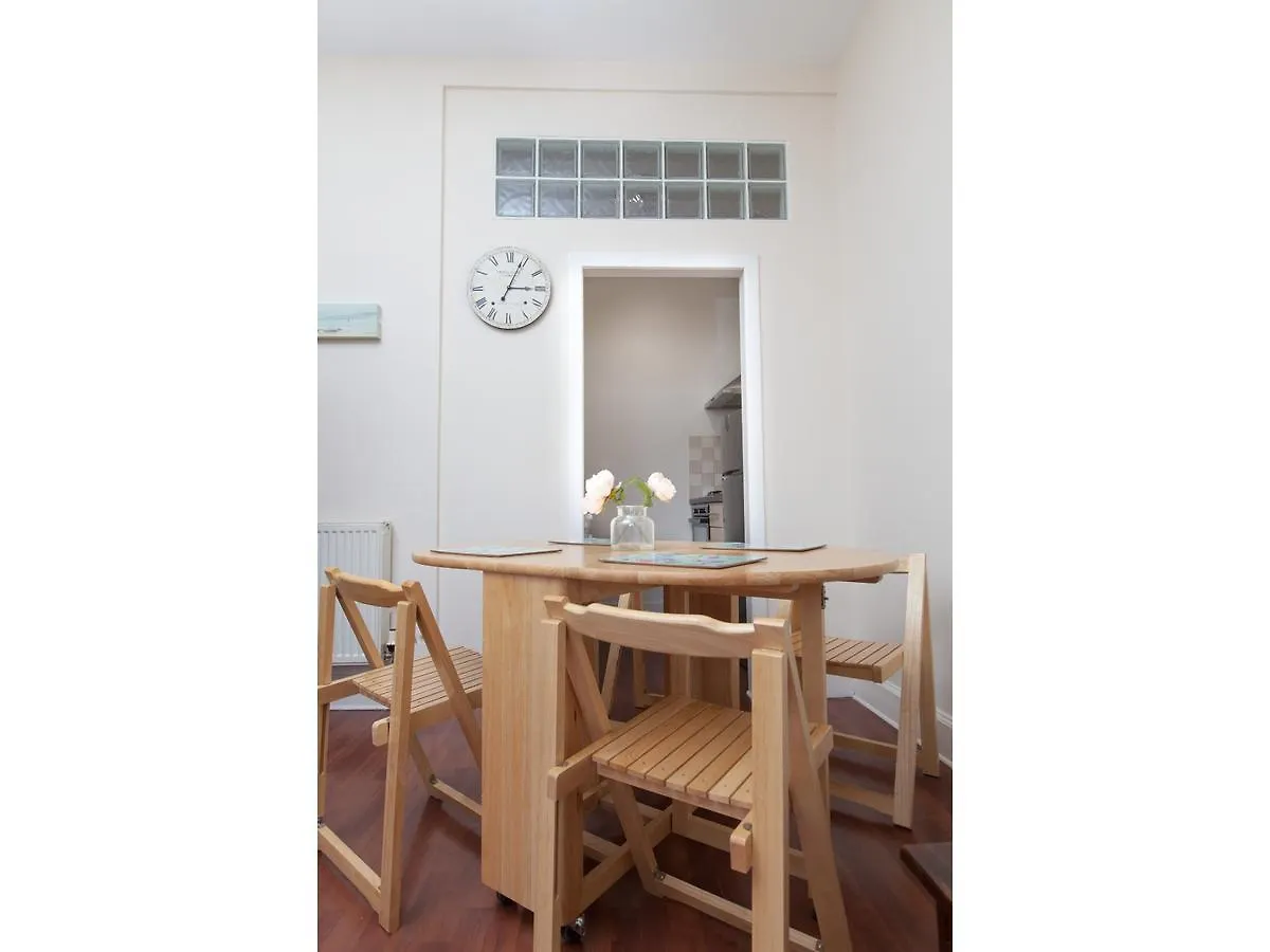 Homely Tenement For 2 Near Botanic Gardens Edinburgh 0*,